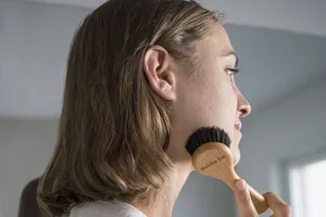 Réveillez votre peau avec la Brosse Ionique