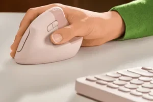 Your desk, perfectly in sync