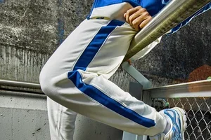 Here's how to style ASICS from head to toe this fall 🍂👟
