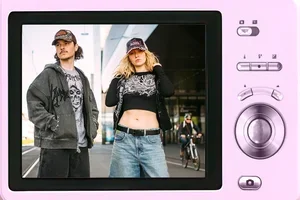 Y2K vibes are back – bold, baggy, unforgettable