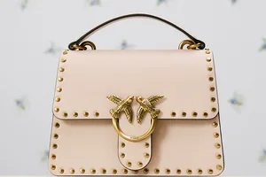 Shining accessories: the new Love Bags