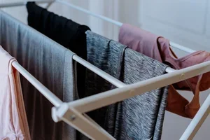 Conseils pour les jours humides – comment sécher son linge de façon optimale