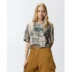 T-shirt cropped con stampa snake e Love Birds